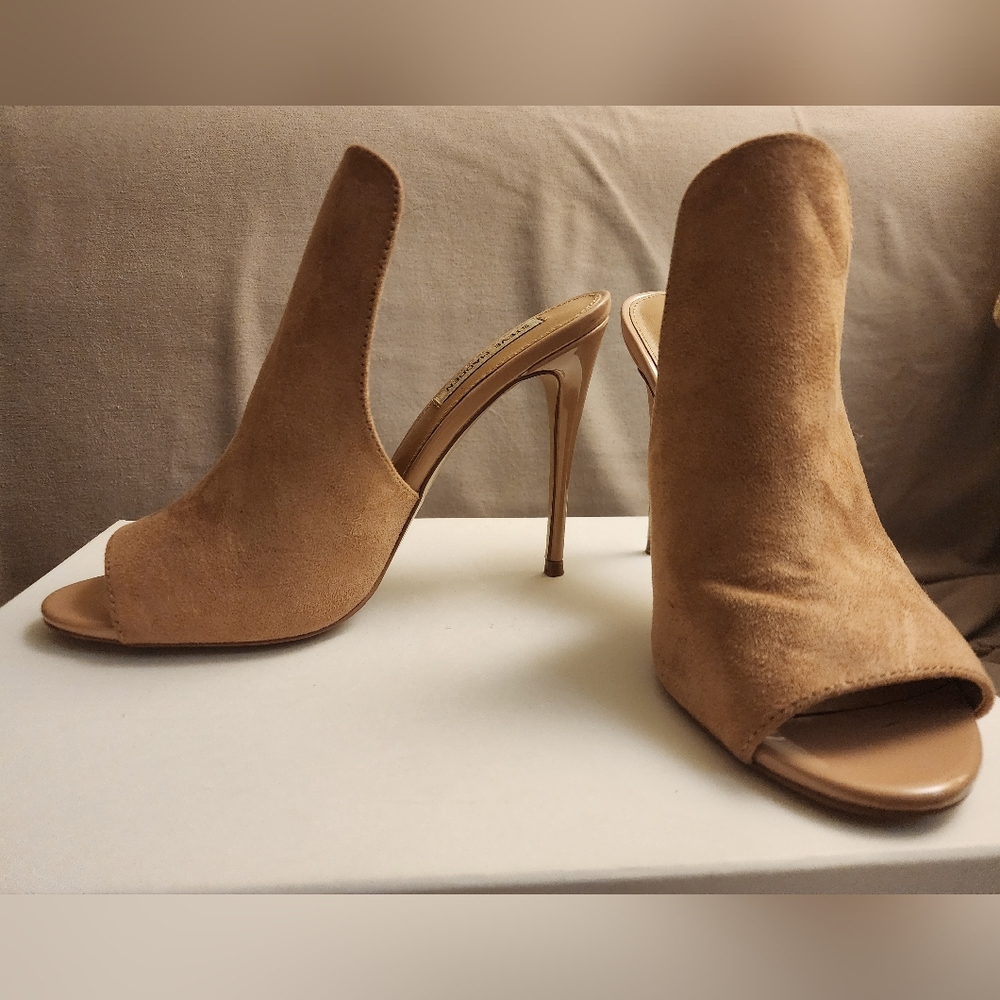Steve Madden, nude high heels, size 6, "Sinful"